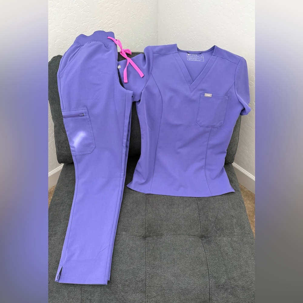 Figs Amethyst Scrub Set with Pink Ties